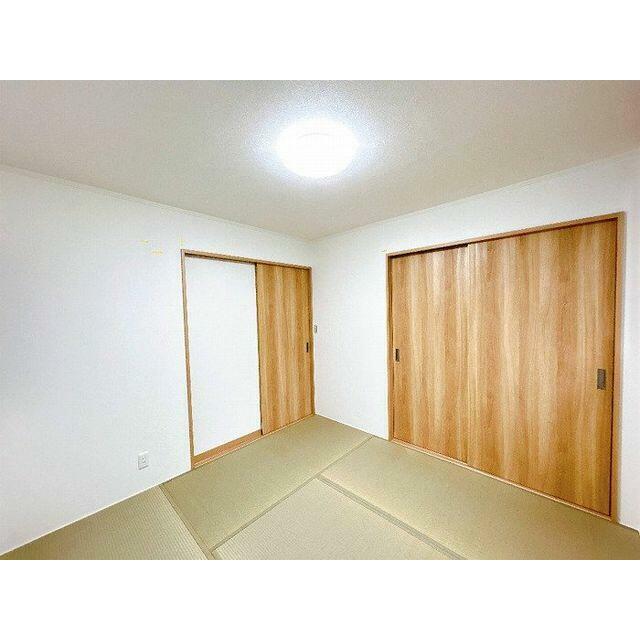 一階和室の扉に向かっての様子です