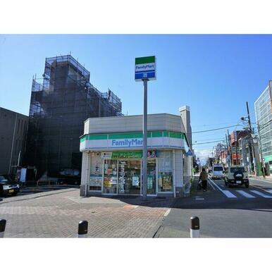ファミリーマート　中央林間駅前店