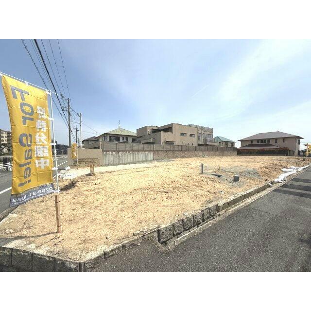 周辺は車通りも少なく静かで閑静な住宅街のため、安心して子育てをしていただけるエリアです！