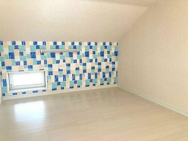 収納や寝室など多用途のロフト付