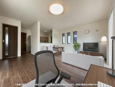 開放感のあるゆとりあるリビング。採光にもこだわった居心地の良い空間です♪