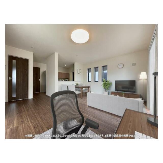 開放感のあるゆとりあるリビング。採光にもこだわった居心地の良い空間です♪