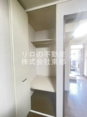 奥行のある収納付です！増えがちな荷物をもスッキリ収納できます☆