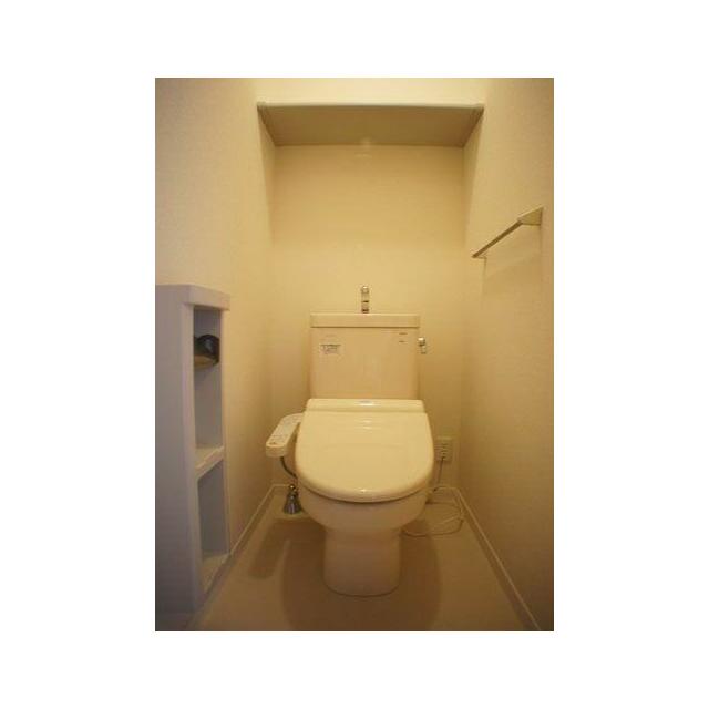 幅広い年齢層から支持されている今や必須アイテムの温水洗浄暖房便座♪冬場も便座が暖かくご使用いただけ…