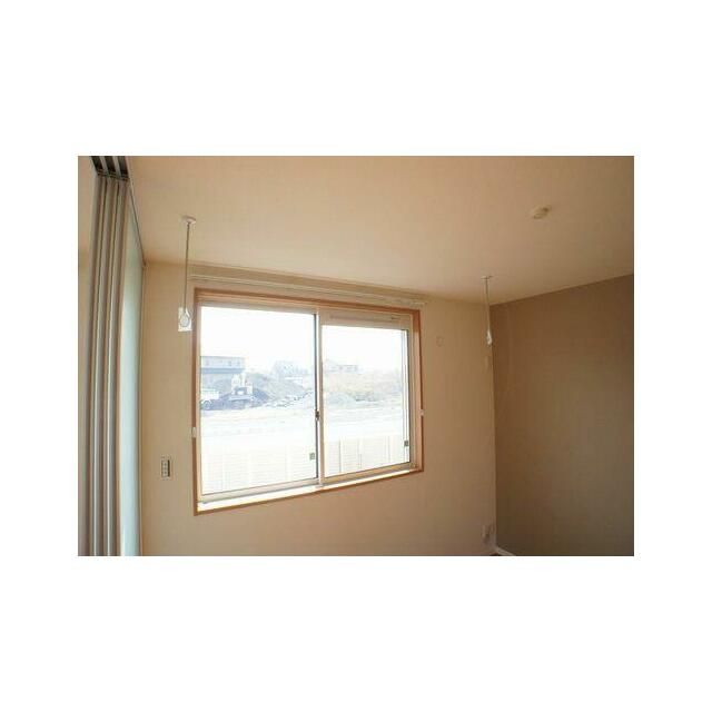 【南洋室】雨天・曇天時だけでなく花粉対策や防犯上、人目を避けたい洗濯物の室内干しに役立つホスクリー…