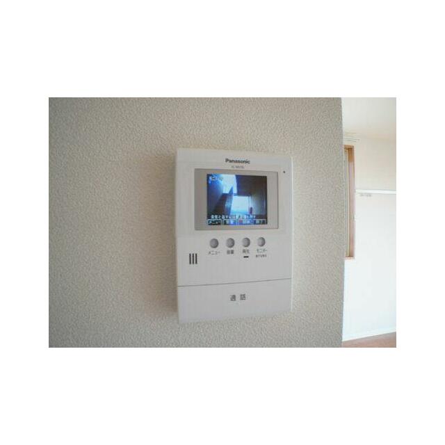 不在時の来訪者も確認できて安心な録画機能付きカラーモニターホンは、防犯効果が高く、安心・安全なシャ…