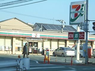 セブンイレブン熊本山ノ神店。歩いて２～３分、今やコンビニなしでは、不便だよ～