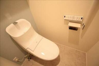 洗浄機能付きのトイレです。
