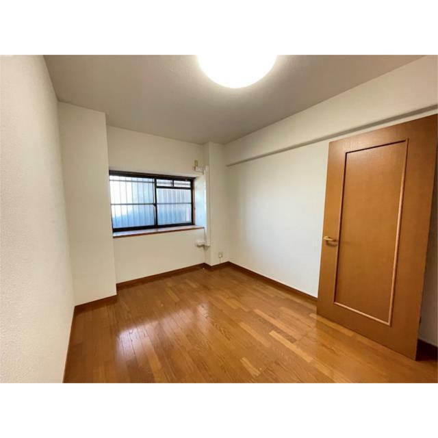 ６帖の洋室です！お子様のお部屋にどうぞ！