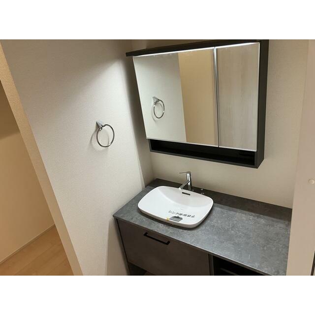 一日の始まりは洗面所から。さぁ顔を洗って気合を入れよう（2号棟）