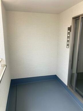 新鮮な空気だけでなく気持ちにゆとりを与えてくれるバルコニー（2号棟）
