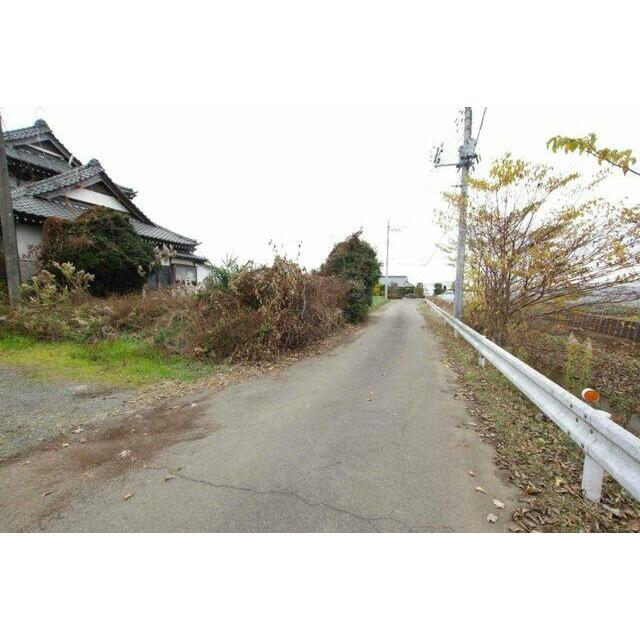東側５．３Ｍ幅員の市道です＾＾