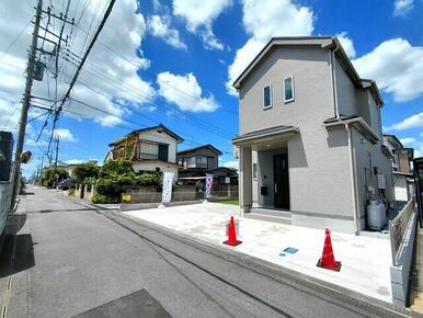 【前面道路含む現地写真】「地震に強い家」を飯田産業オリジナルの「I.D.S工法」で実現しました。お客様に安心して暮らすことができる住まいを提供いたします。