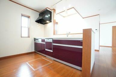 IHコンロ、食洗機付き！料理中でもリビングの様子が見れる対面キッチンです♪