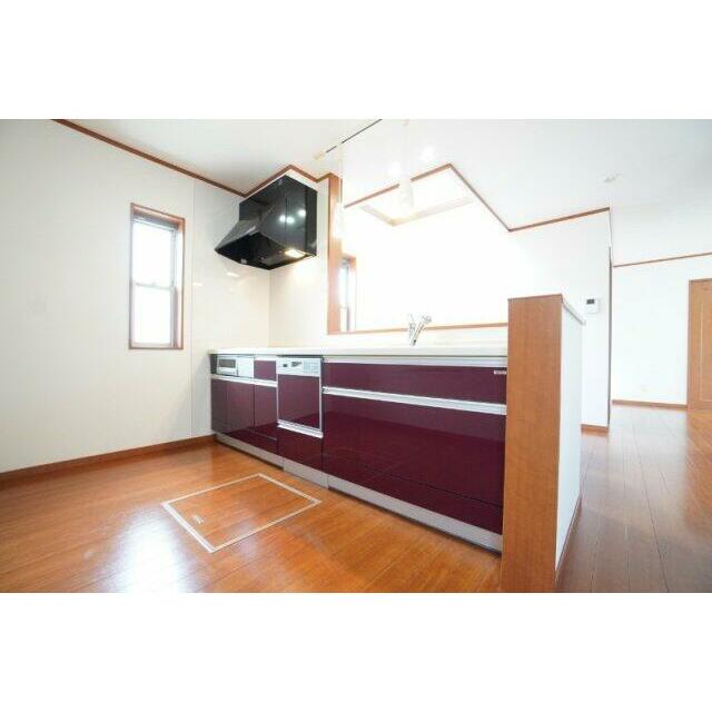 IHコンロ、食洗機付き！料理中でもリビングの様子が見れる対面キッチンです♪