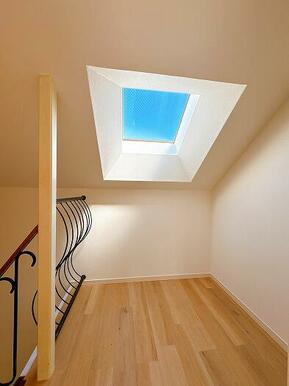 「天窓」暖かい光を取り込んでくれます