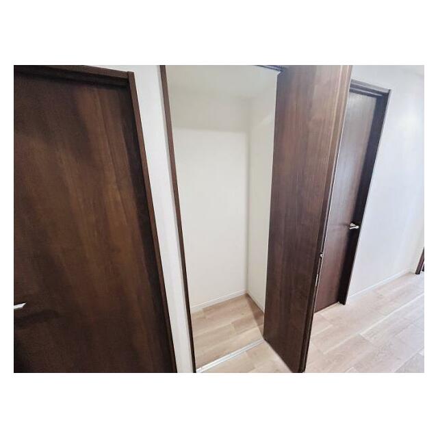 廊下にも収納が有ります