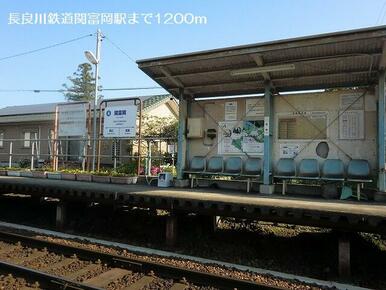 長良川鉄道関富岡駅