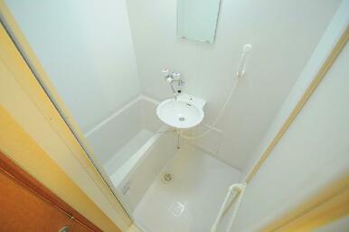 同タイプ部屋の写真となり設備等は現況と異なる場合があります。