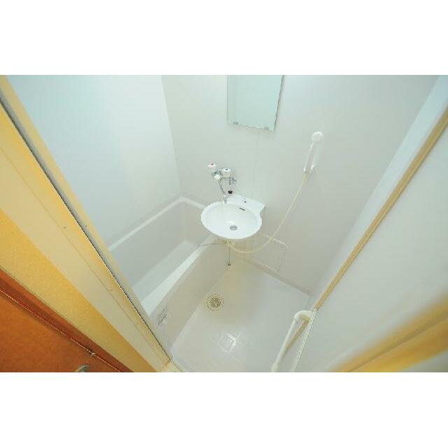 同タイプ部屋の写真となり設備等は現況と異なる場合があります。