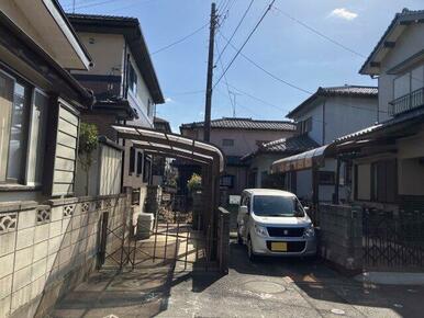 入口部分は幅員約2.4メートル