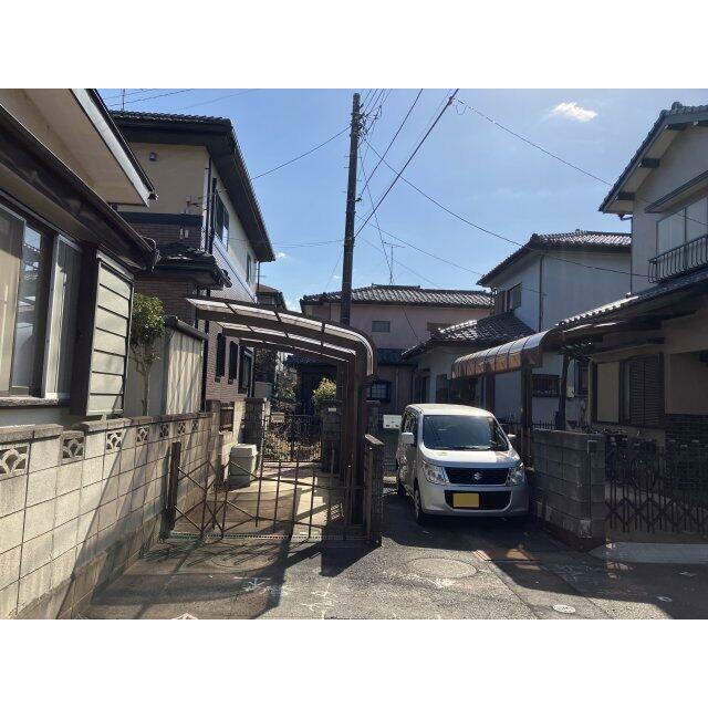 入口部分は幅員約2.4メートル