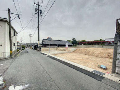 東側道路で朝日が気持ちのよい区画です。（北側から南側に向かって撮影）