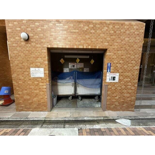 共用部分のゴミ置き場です。