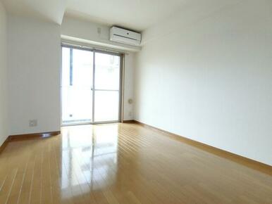 8.３帖の洋室です。