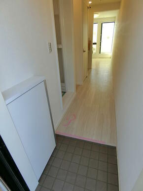 タイル張りでバリアフリーの玄関