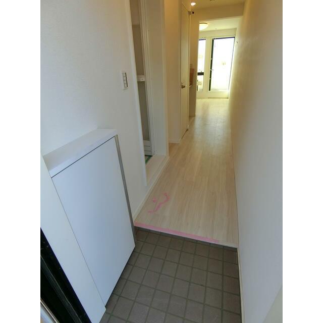 タイル張りでバリアフリーの玄関