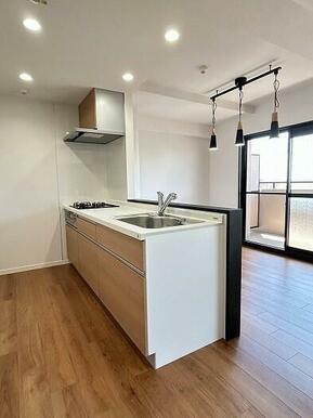 「キッチン」システムキッチンに新品交換しました。