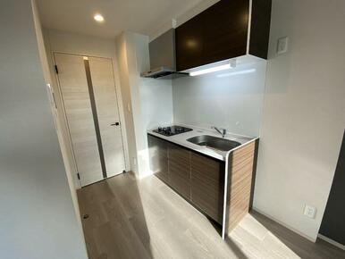 人工大理石の天板が高級感を演出するシステムキッチン。人工大理石の天板が高級感を演出するシステムキッチン。