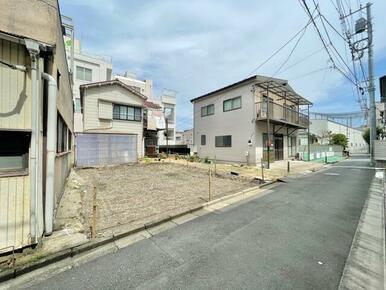 ■南側道路に接道　土地間口広々７．３ｍ　整形地　■東側は隣地通路のため、東側からも日当たり良好です！