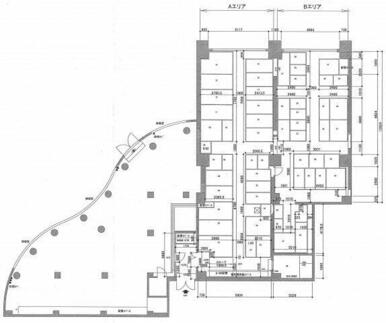 右がレンタル収納部、左が店舗部