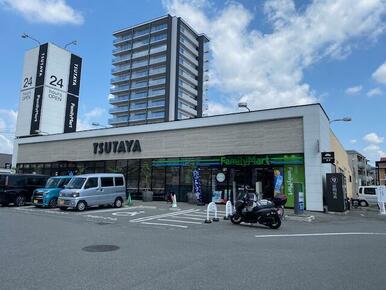 ファミリーマートＴＳＵＴＡＹＡ三吉店