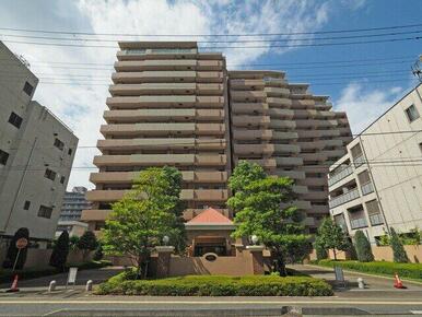 JR本八幡駅徒歩5分に所在する好立地なマンションです♪