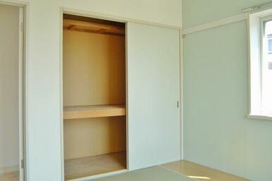 和室には大型の押し入れも完備