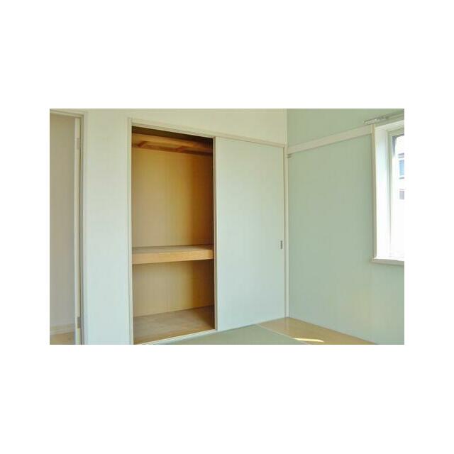 和室には大型の押し入れも完備