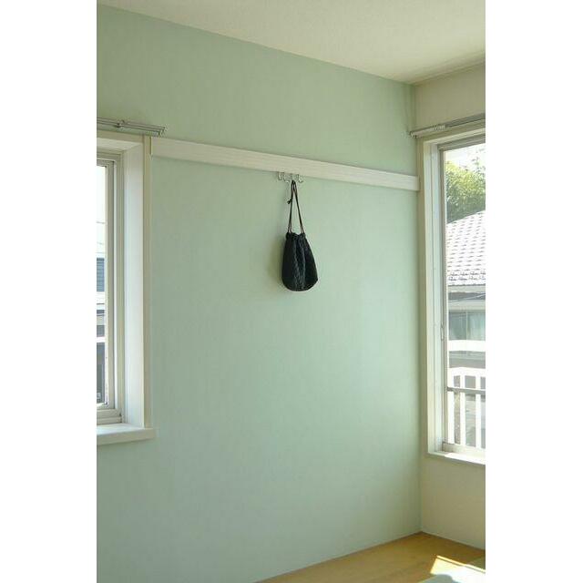 ちょっとしたものを掛けるのに便利な化粧幕板