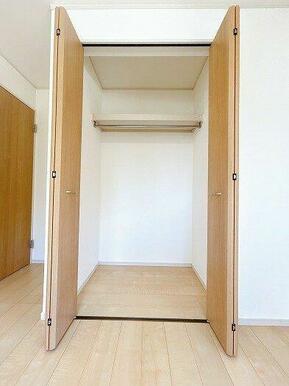 奥行きのあるクローゼット