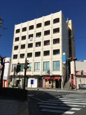 平和通り沿いのマンションです★エレベーター完備！