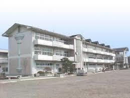 城山東小学校　1404ｍ/徒歩18分、車4分