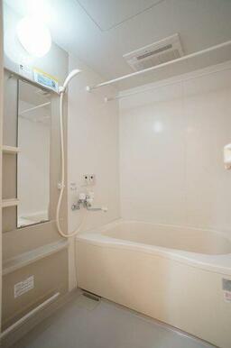 浴室暖房乾燥機能付きのユニットバスです。