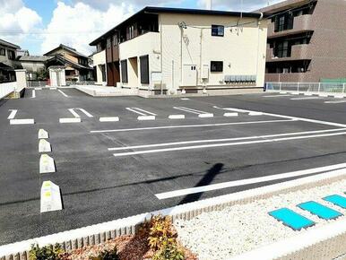 駐車場があるので、車を買う予定の方も安心です