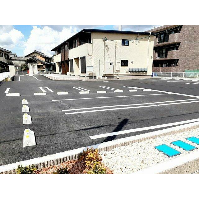 駐車場があるので、車を買う予定の方も安心です