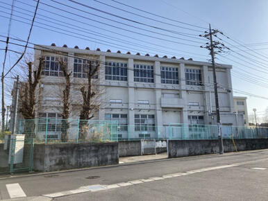 春里中学校