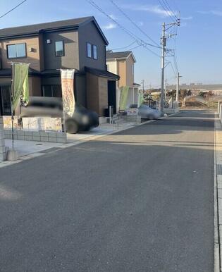 １号棟　前面道路含む