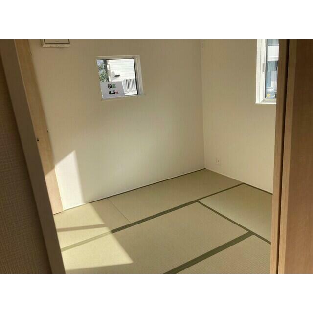 落ち着く色彩の雑貨や家具を置けばリラックス空間の出来上がり