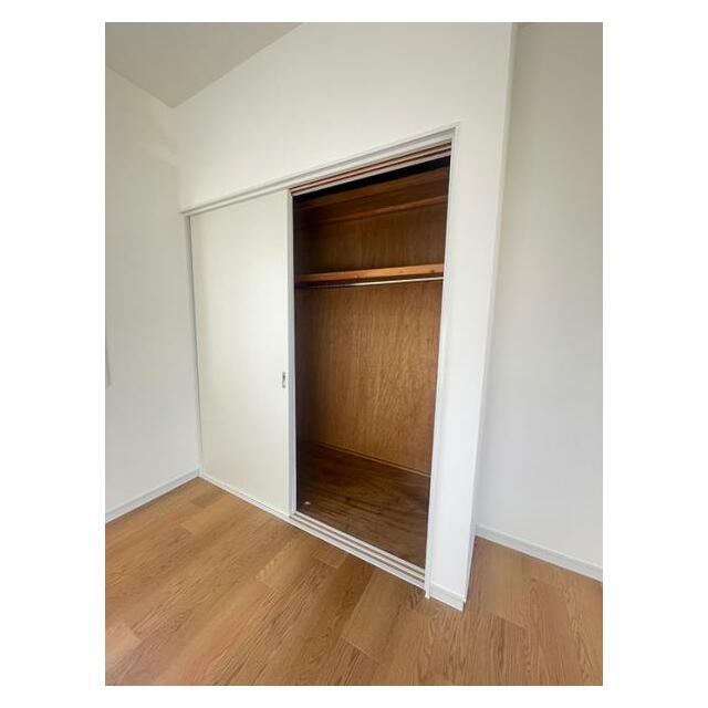 2階中央洋室　クローゼット